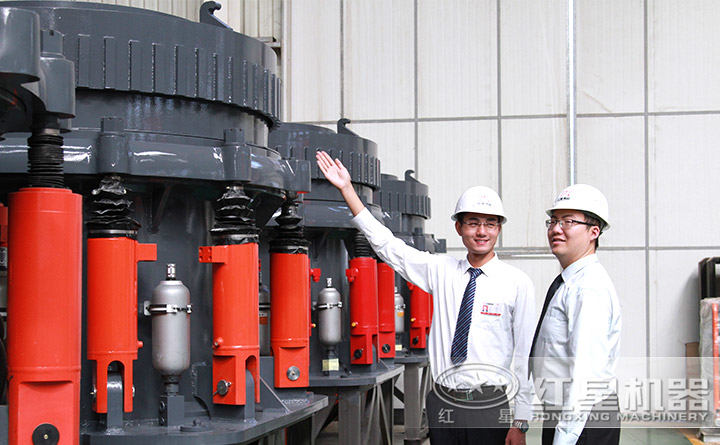 客戶(hù)參觀螢石圓錐破碎機(jī)