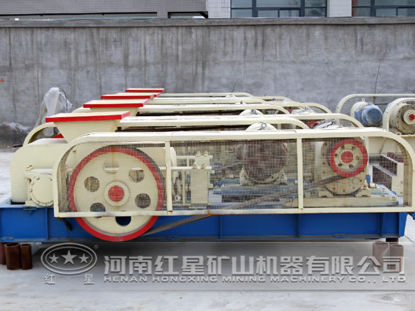 新型對(duì)輥式破碎機(jī)
