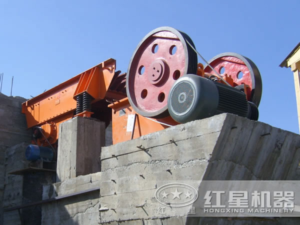 錳礦石加工現(xiàn)場