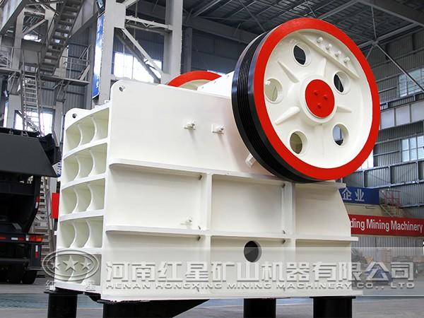 新型顎式破碎機(jī)