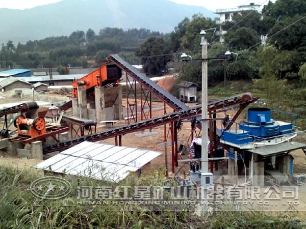 機(jī)制砂石生產(chǎn)線作業(yè)現(xiàn)場(chǎng)