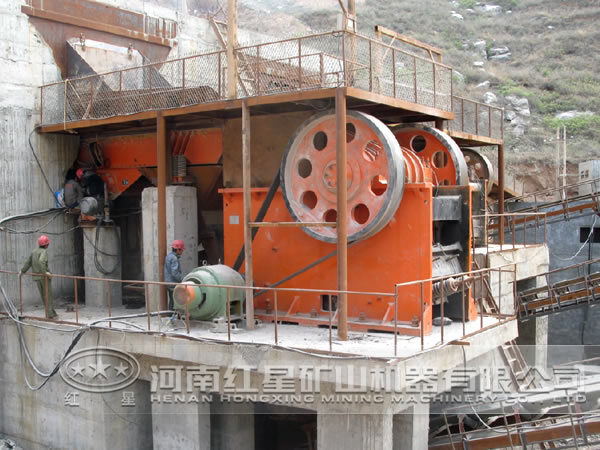 破碎生產(chǎn)線現(xiàn)場