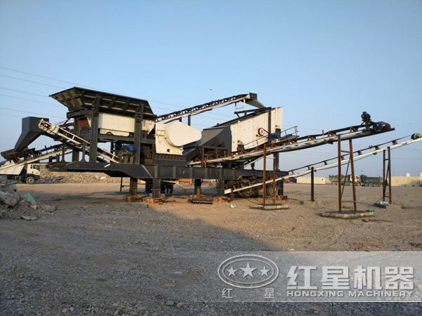 移動(dòng)破碎站現(xiàn)場(chǎng)