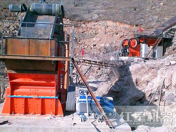 破碎生產(chǎn)線作業(yè)現(xiàn)場(chǎng)