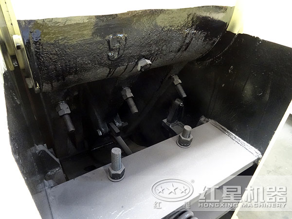 顎式破碎機(jī)近景圖
