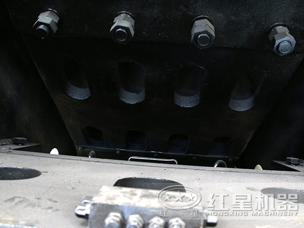 顎式破碎機(jī)局部近景圖