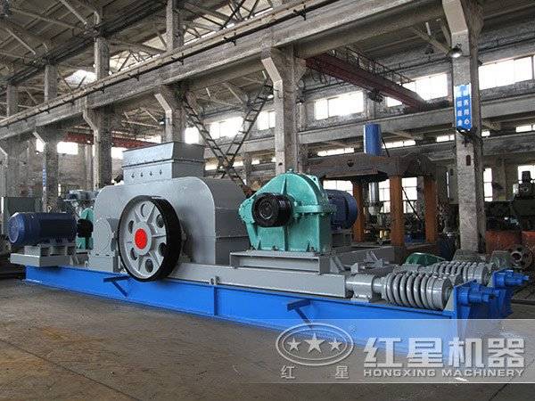 紅星對輥式破碎機(jī)生產(chǎn)車間