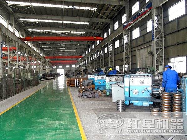 紅星破碎機生產(chǎn)車間