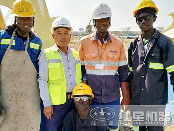紅星技術(shù)人員與客戶合影