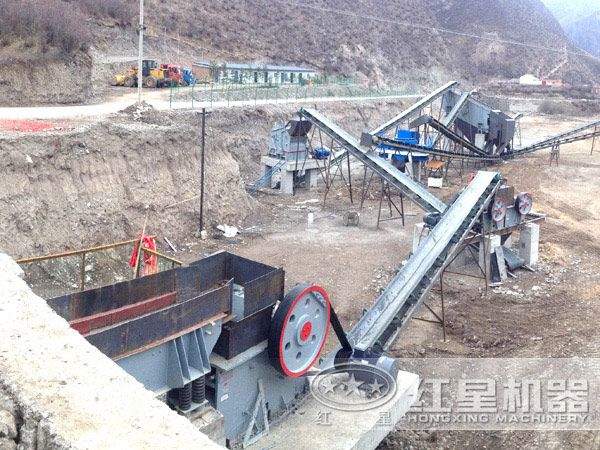 振動(dòng)給料機(jī)的作業(yè)現(xiàn)場(chǎng)