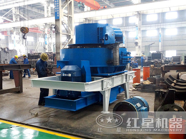 車間正在作業(yè)的工人