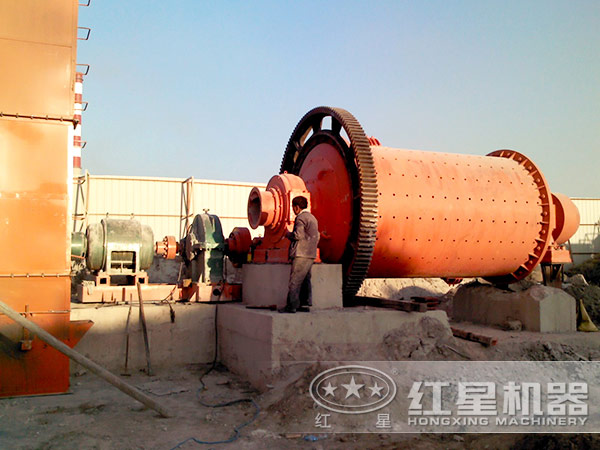 球磨機作業(yè)現(xiàn)場圖