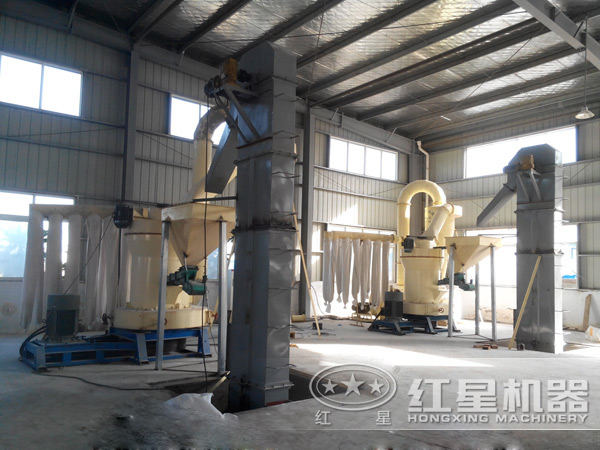 磨粉線(xiàn)中的高壓磨粉機(jī)作業(yè)現(xiàn)場(chǎng)