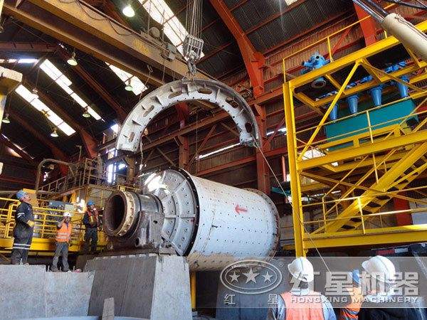 廠家現(xiàn)場指導(dǎo)球磨機安裝現(xiàn)場