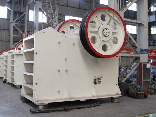 日產(chǎn)1萬(wàn)方的石子加工廠需要配置幾臺(tái)多大型號(hào)的顎破機(jī)？