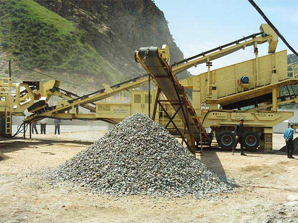 時(shí)產(chǎn)500噸的青石移動(dòng)破碎機(jī)多少錢？輪胎式還是履帶式好？