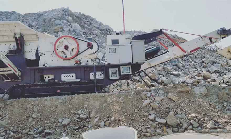 山東180-250噸/小時履帶式移動破碎站用戶現(xiàn)場