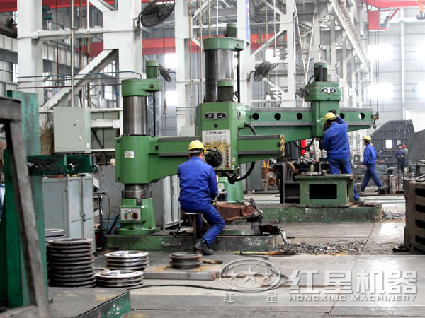 工人作業(yè)現(xiàn)場(chǎng)