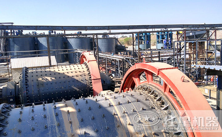 選礦廠球磨機作業(yè)現(xiàn)場