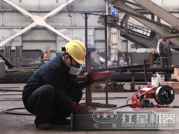 車間工人作業(yè)現(xiàn)場