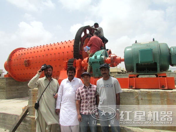 球磨機安裝、調(diào)試現(xiàn)場