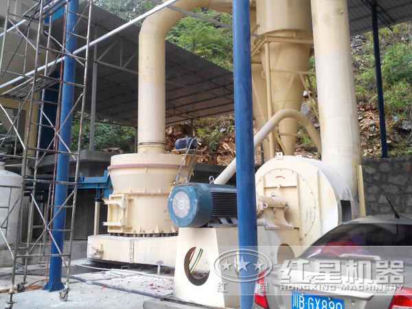 廠家磨粉機(jī)作業(yè)現(xiàn)場