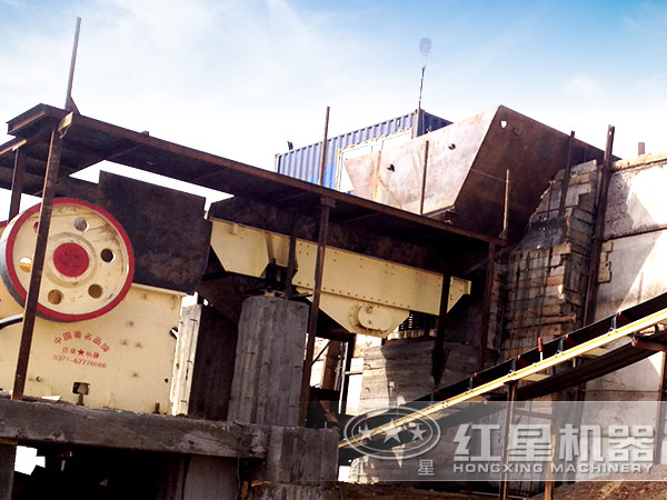 顎式破碎機(jī)生產(chǎn)現(xiàn)場(chǎng)