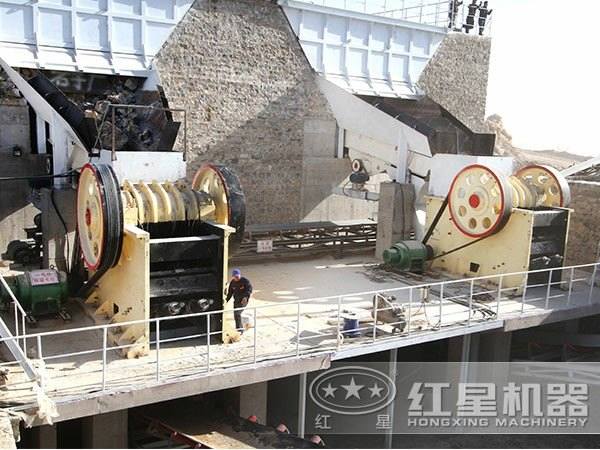 顎式破碎機(jī)作業(yè)現(xiàn)場