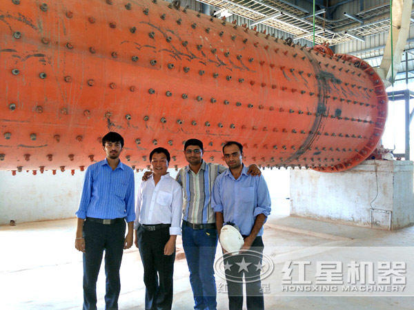 紅星技術(shù)人員與客戶合影