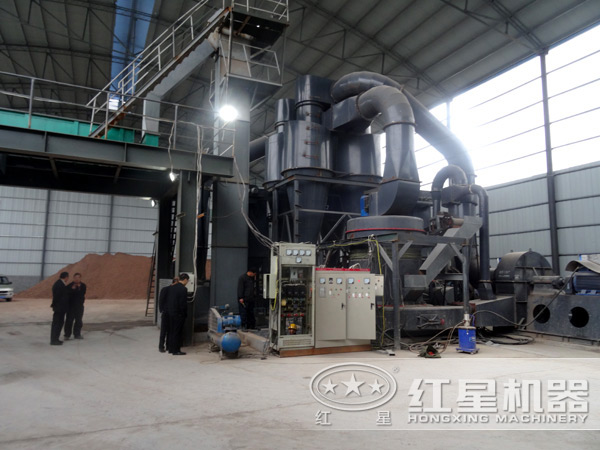 磨粉機(jī)作業(yè)現(xiàn)場