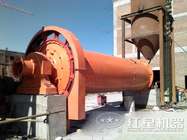 小型球磨機(jī)生產(chǎn)現(xiàn)場