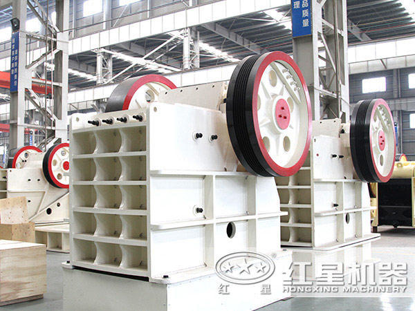 移動(dòng)破生產(chǎn)線設(shè)備-顎式破碎機(jī)