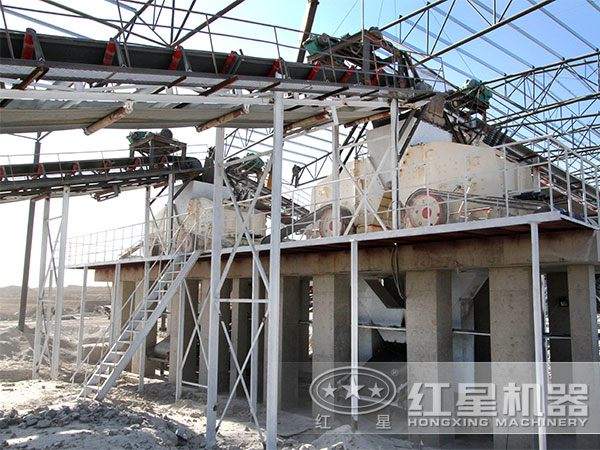 反擊式破石機(jī)工作現(xiàn)場(chǎng)圖