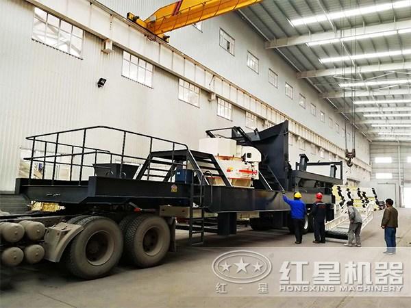 車載移動式制砂機生產(chǎn)現(xiàn)場圖