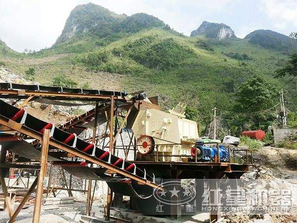 反擊式破碎機產(chǎn)量高，符合環(huán)保要求