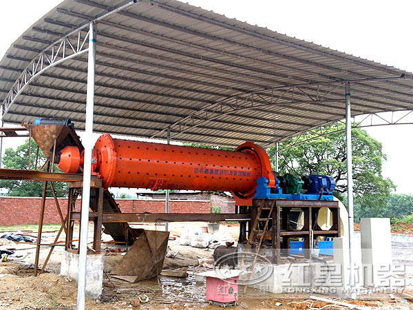 Ф900×1800球磨機工作現場