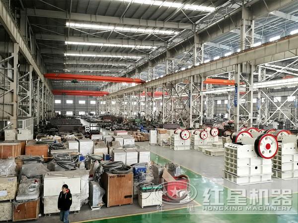白榴石破碎機廠家車間圖