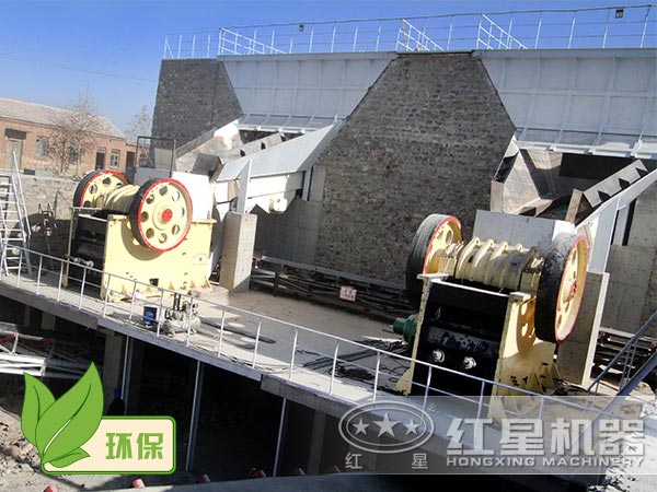 顎式破碎機自動化程度高，符合環(huán)保要求