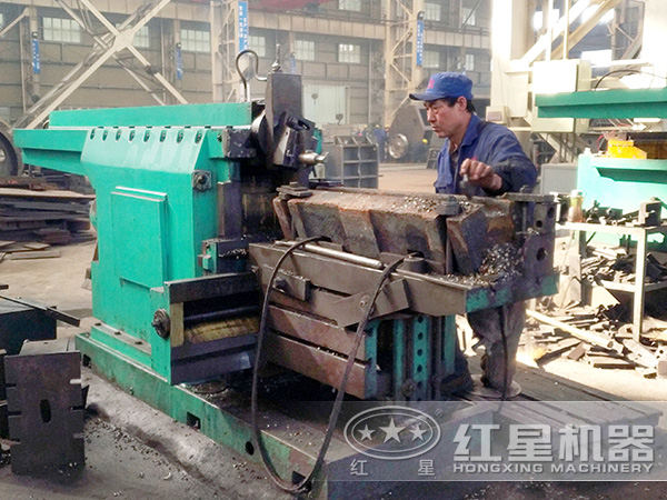 石頭錘式破碎機生產(chǎn)圖