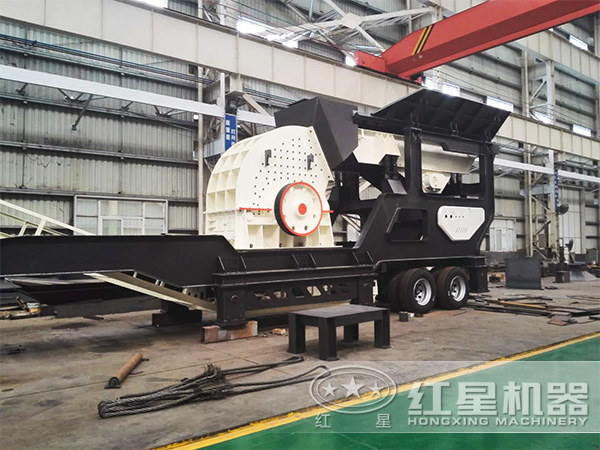 流動(dòng)式建筑垃圾碎石機(jī)生產(chǎn)車(chē)間