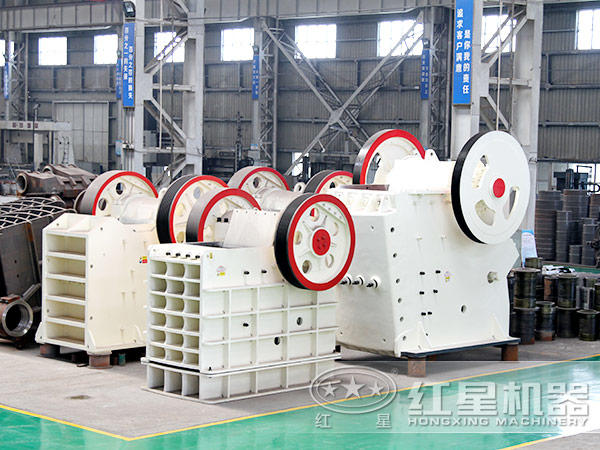 不同型號(hào)的顎式破碎機(jī)