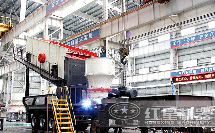 紅星車載一體式河卵石打破機(jī)生產(chǎn)車間