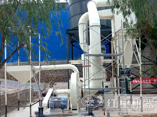 立式微粉碎機(jī)工作現(xiàn)場