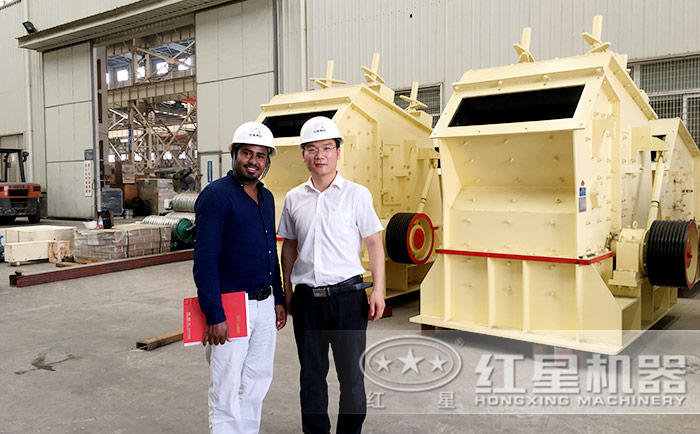 客戶到廠參觀反擊式破碎機