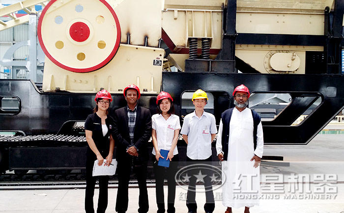 紅星銷售經(jīng)理和客戶合照