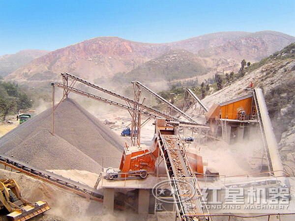 二手石料破碎生產(chǎn)線現(xiàn)場(chǎng)