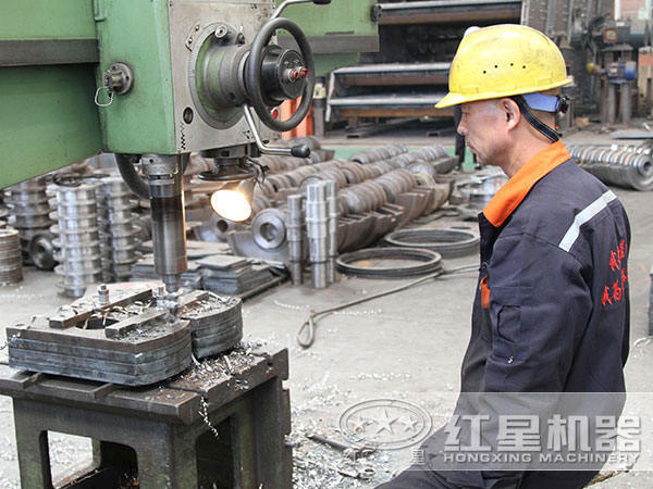 珍珠巖磨粉機(jī)生產(chǎn)車間