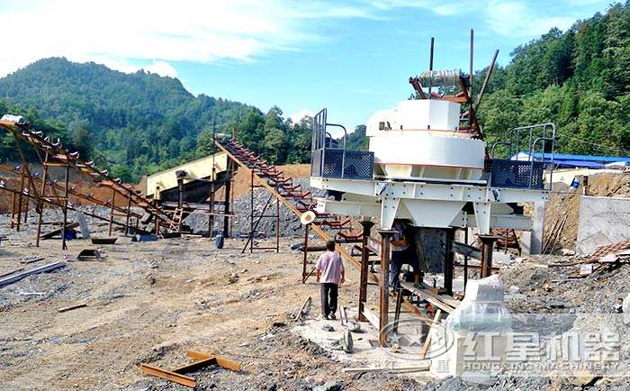 沖擊式破碎機(jī)安裝現(xiàn)場