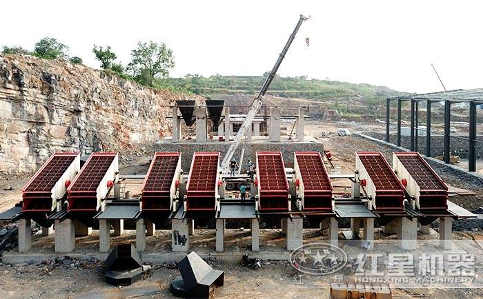 紅星圓形振動篩分機安裝現(xiàn)場