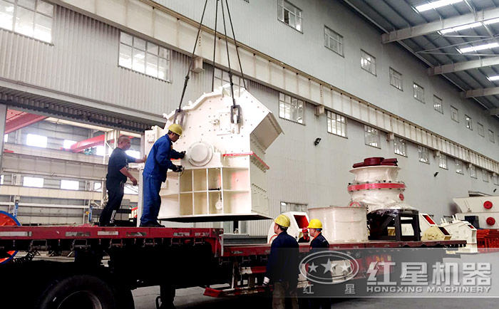 細(xì)碎機(jī)裝車(chē)現(xiàn)場(chǎng)